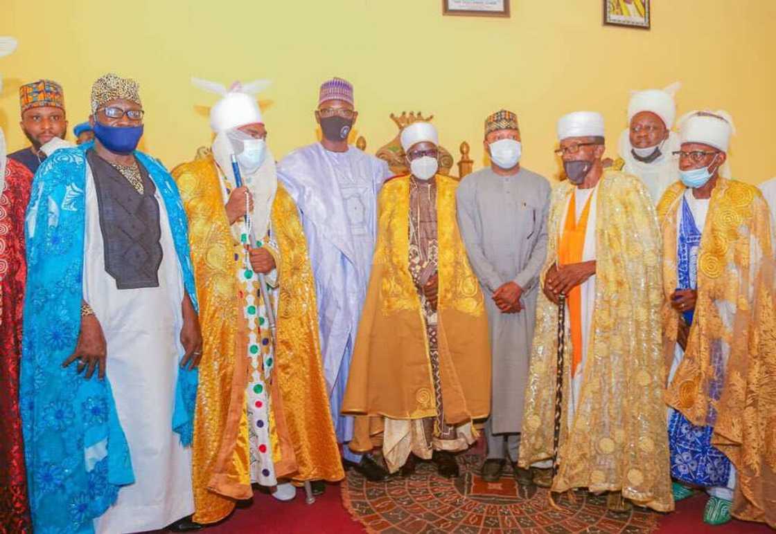 Nigerian State Govt Gifts 25 Traditional Rulers Brand new SUVs Worth Over N800 million Nigerian State Govt Gifts 25 Traditional Rulers Brand new SUVs Worth Over N800 million