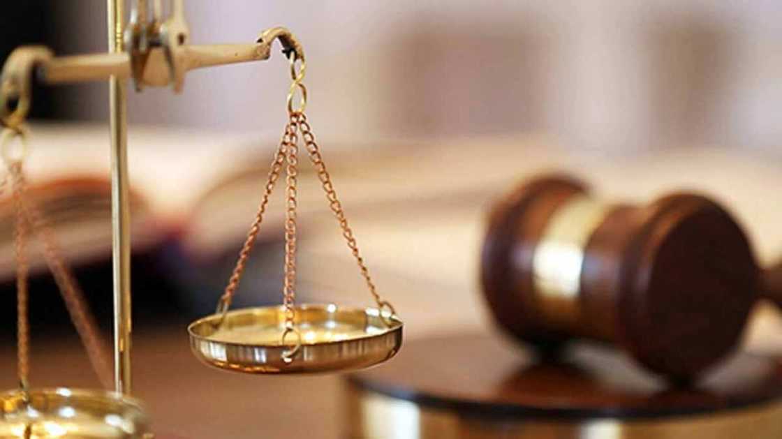 An gurfanar da matashi gaban kotu kan zargin sata a maƙabarta An gurfanar da matashi gaban kotu kan zargin sata a maƙabarta