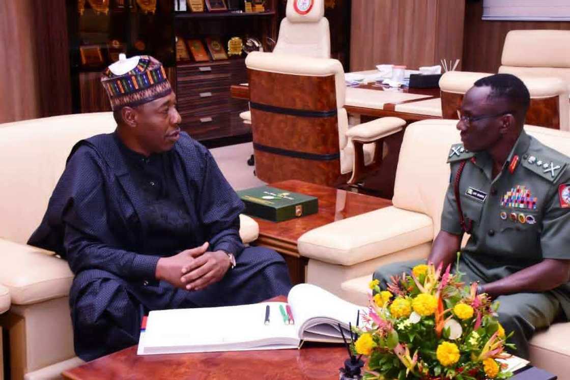 Gwamna Zulum ya gana da Janar Irabor kan tubabbun 'yan Boko Haram Gwamna Zulum ya gana da Janar Irabor kan tubabbun 'yan Boko Haram