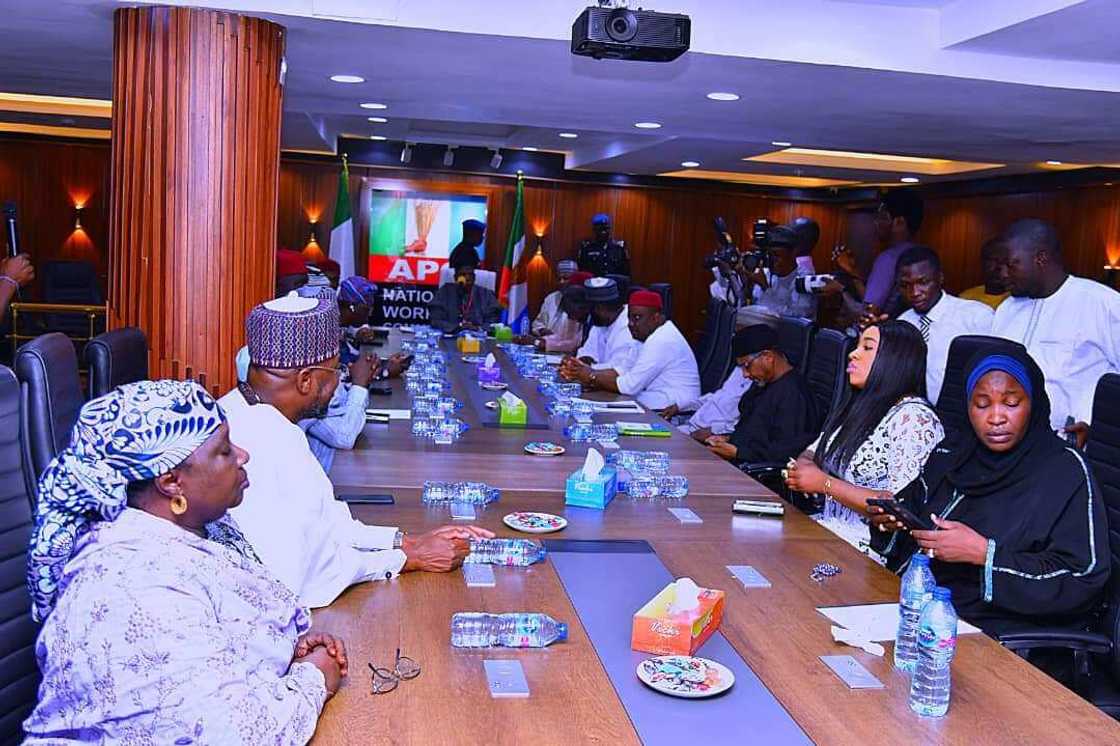 Taron NWC da gwamnonin APC. Taron NWC da gwamnonin APC.