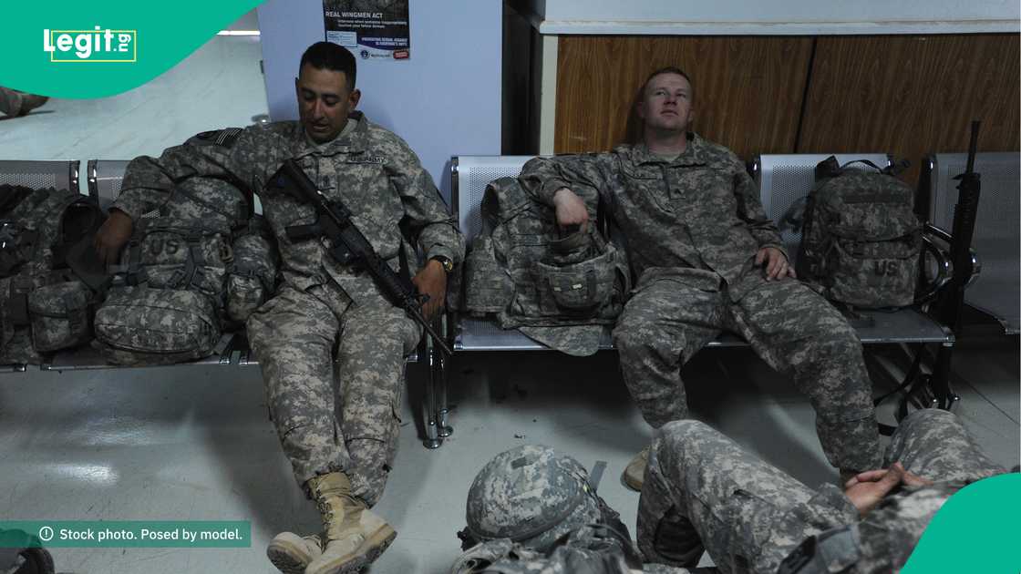 Sojojin Amurka sun fara neman mafaka a otel otel bayan Iran ta yi luguden wuta a sansanoninsu. Sojojin Amurka sun fara neman mafaka a otel otel bayan Iran ta yi luguden wuta a sansanoninsu.