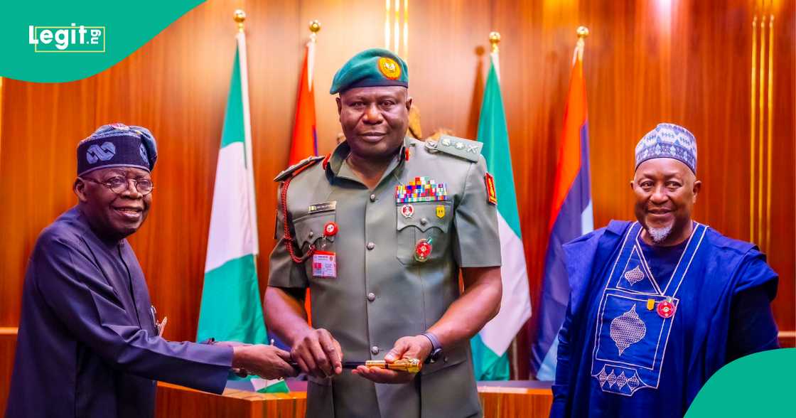 Bola Tinubu da Oluyede. Bola Tinubu da Oluyede.