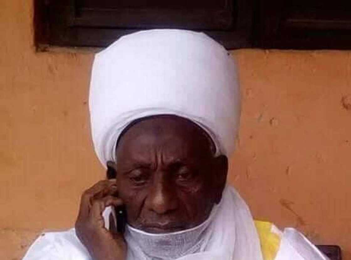 Yanzun nan: Sarkin Zazzau ya tube rawanin Ciroman Zazzau