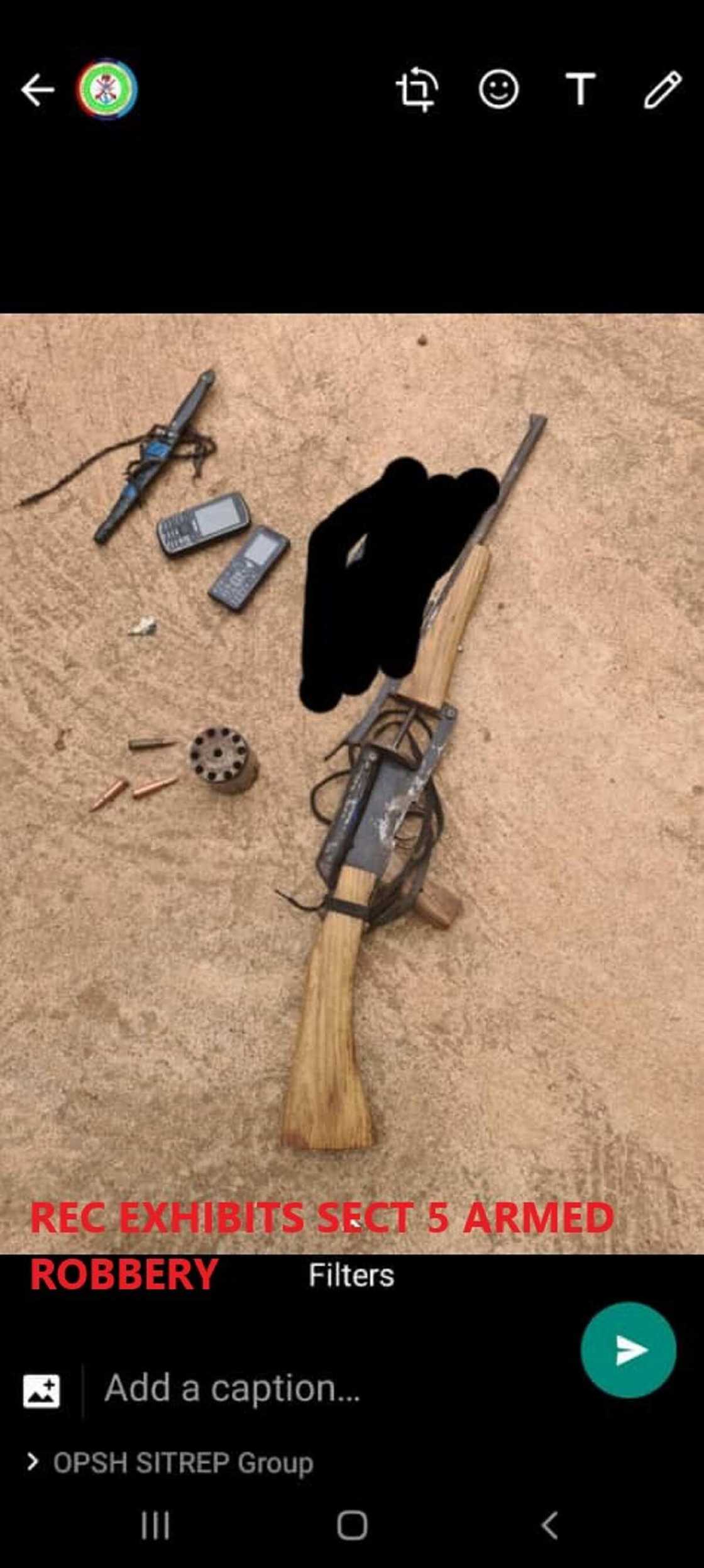 Dakarun sojoji sun yi artabu da yan bindiga a Filato, sun kashe mutum daya Dakarun sojoji sun yi artabu da yan bindiga a Filato, sun kashe mutum daya