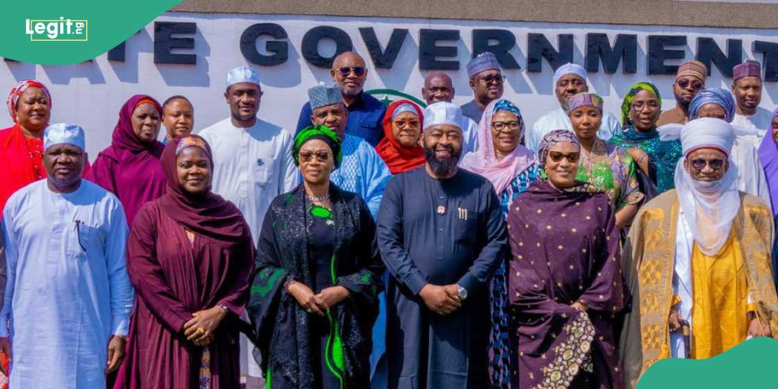 Nigeria's first lady Oluremi Tinubu donates millions of naira to Niger state government to be extended to victims of tanker explosions. Nigeria's first lady Oluremi Tinubu donates millions of naira to Niger state government to be extended to victims of tanker explosions.