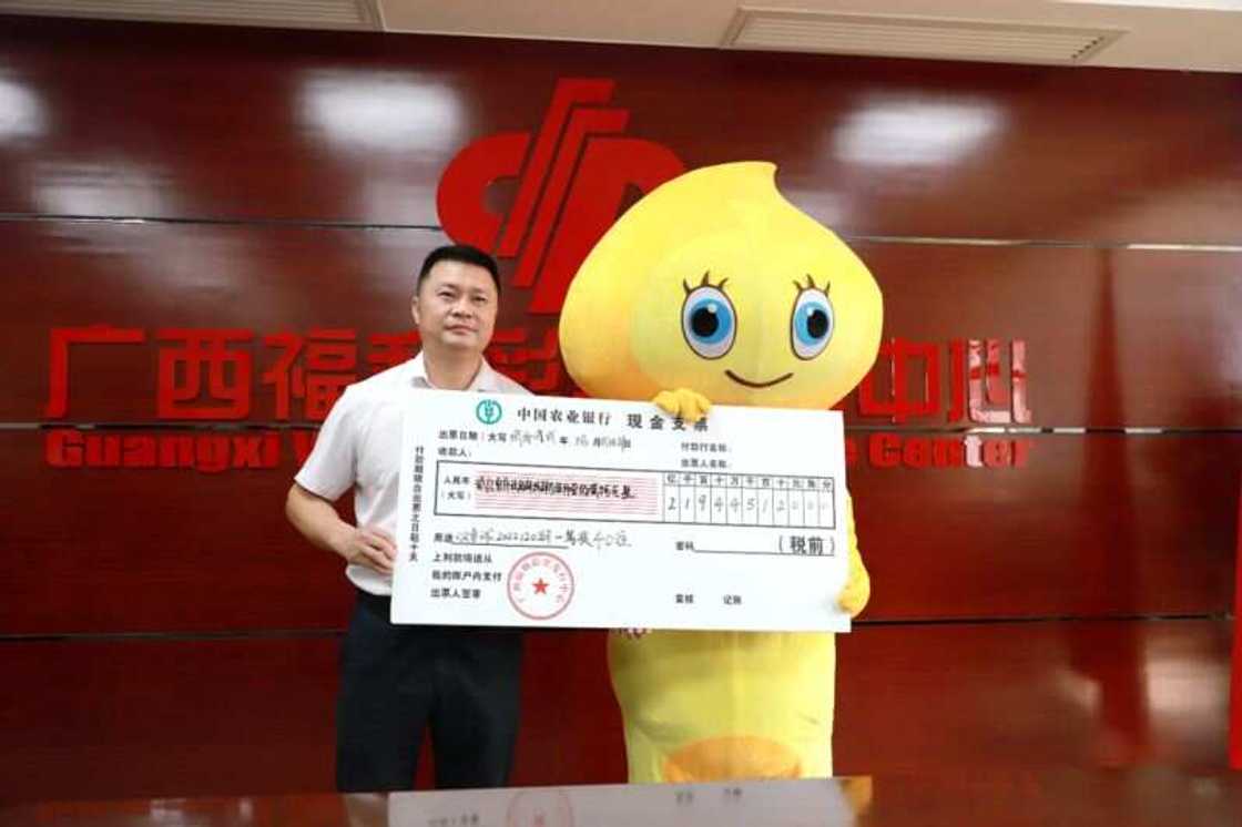 Man keeps $30 million lottery win a secret from family, appears in costume to receive his prize money Man keeps $30 million lottery win a secret from family, appears in costume to receive his prize money