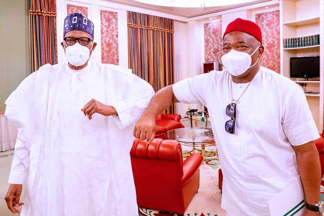 Saboda girmamawa: Gwamna Uzodimma ya sa wa titi sunan shugaba Buhari Saboda girmamawa: Gwamna Uzodimma ya sa wa titi sunan shugaba Buhari