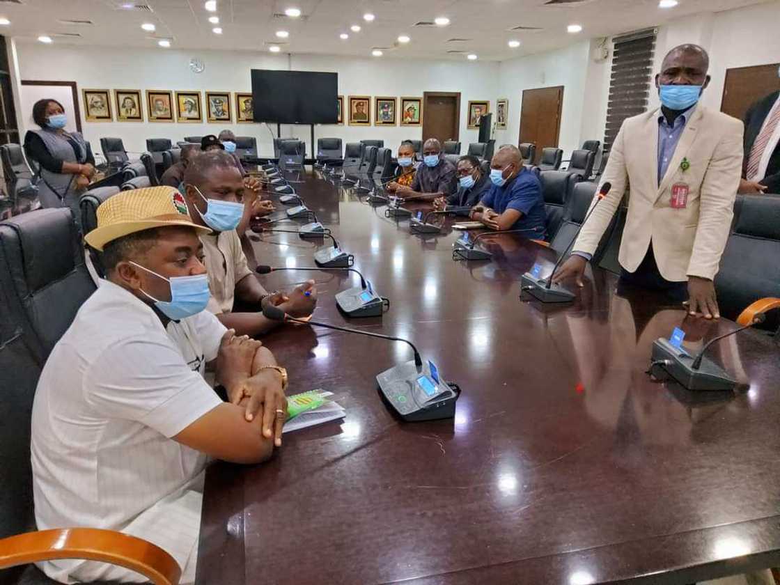 Enugu workers pay Thank-you visit to Ugwuanyi over ongoing construction of secretariats