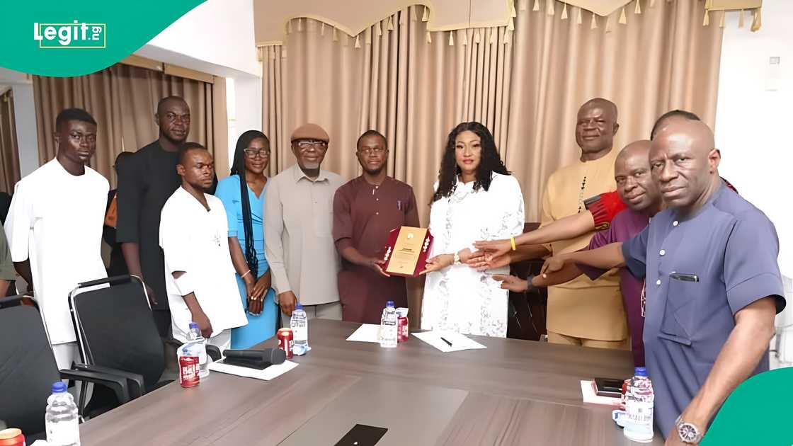 Fedpoly, Oko students cheer as rector bans lecturers from selling textbooks directly to them Fedpoly, Oko students cheer as rector bans lecturers from selling textbooks directly to them