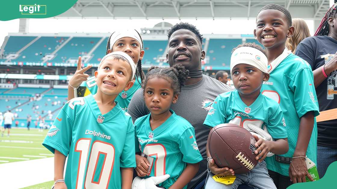 Tyreek Hill poses with his children at Hard Rock Stadium Tyreek Hill poses with his children at Hard Rock Stadium