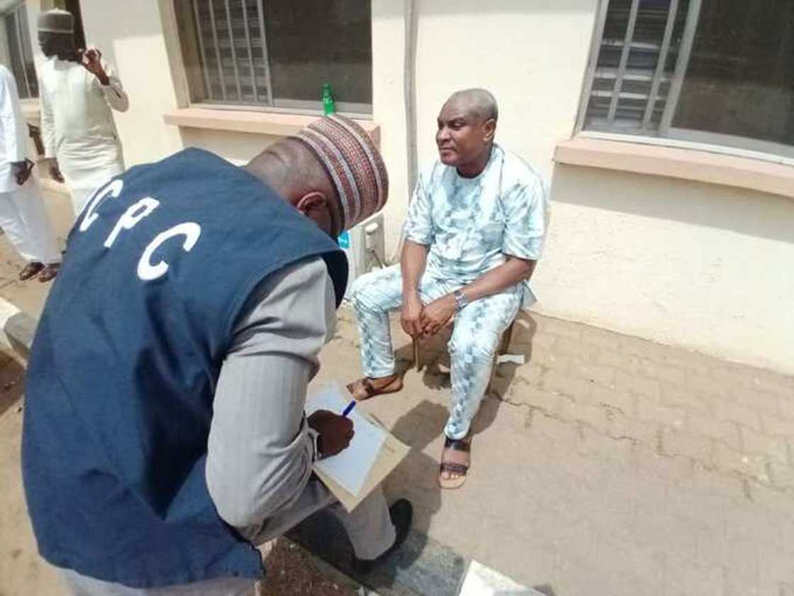 Labari da dumi-dumi: ICPC ta kama Obono-Obla a Abuja Labari da dumi-dumi: ICPC ta kama Obono-Obla a Abuja