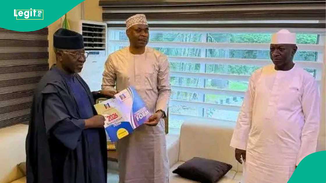 Tsohon shugaban 'yan sandan Najeriya, Mohammed Adamu ya sayi fom din takarar gwamnan Nasarawa.