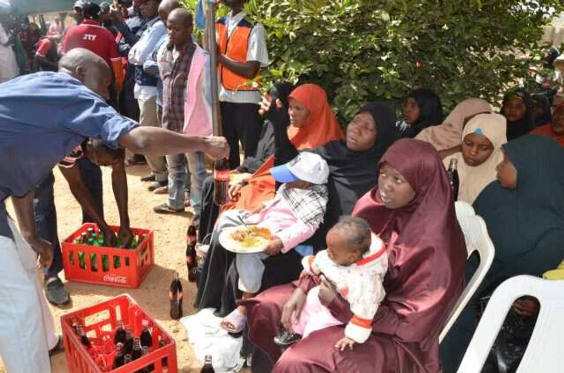 Kirsimeti: Musulumi sun ci sun sha a gidan Fasto a Kaduna, hotuna Kirsimeti: Musulumi sun ci sun sha a gidan Fasto a Kaduna, hotuna