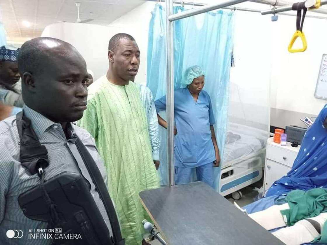 Zulum ya ziyarci mutane 5 da suka jikkata a harin da Boko Haram ta kai jiya (Hotuna) Zulum ya ziyarci mutane 5 da suka jikkata a harin da Boko Haram ta kai jiya (Hotuna)