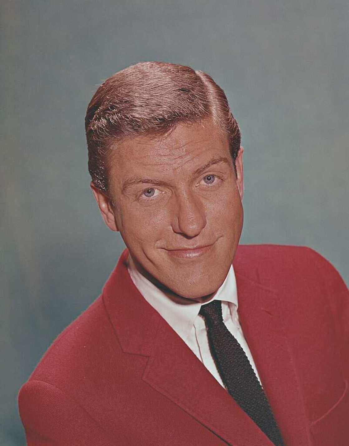 Biographie de Dick Van Dyke, incontournable producteur de séries télé Biographie de Dick Van Dyke, incontournable producteur de séries télé