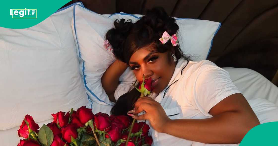 Nons Miraj trends over reaction to fans gift. Nons Miraj trends over reaction to fans gift.