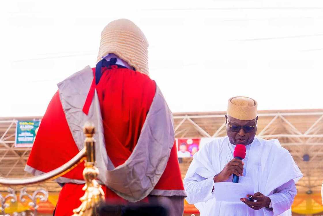 Sabon gwamnan jihar Ekiti. Sabon gwamnan jihar Ekiti.