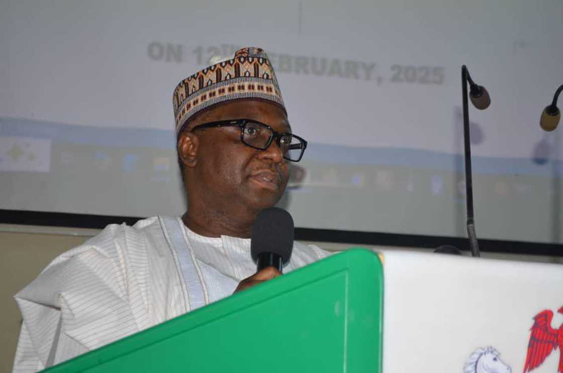 Masu rike da mukaman siyasa za su samu karin albashi a Najeriga Masu rike da mukaman siyasa za su samu karin albashi a Najeriga