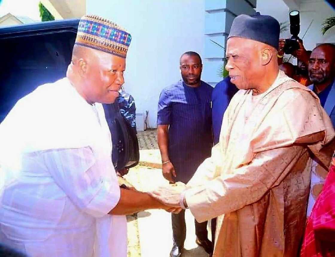 Abdullahi Adamu ya bukaci shugabannin majalisa su yi aiki tare da Tinubu Abdullahi Adamu ya bukaci shugabannin majalisa su yi aiki tare da Tinubu