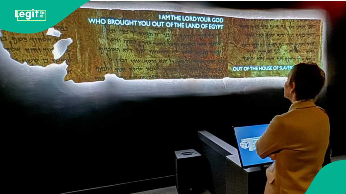 The fragment of the ancient 10 commandment scroll was discovered in 1952. The fragment of the ancient 10 commandment scroll was discovered in 1952.