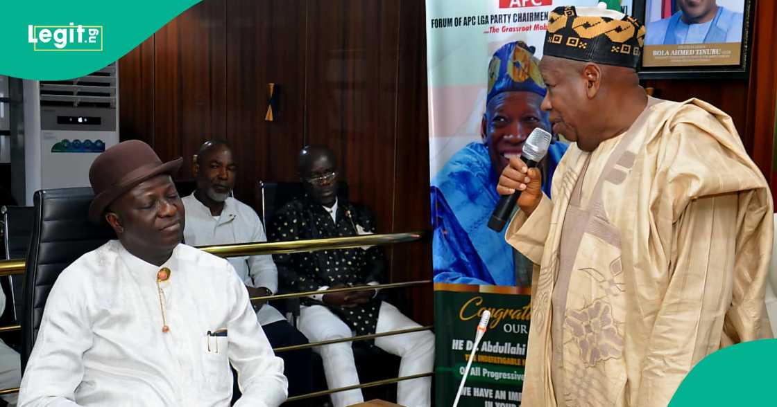 Ganduje ya karbi tsohon kwamishinan Amaechi. Ganduje ya karbi tsohon kwamishinan Amaechi.