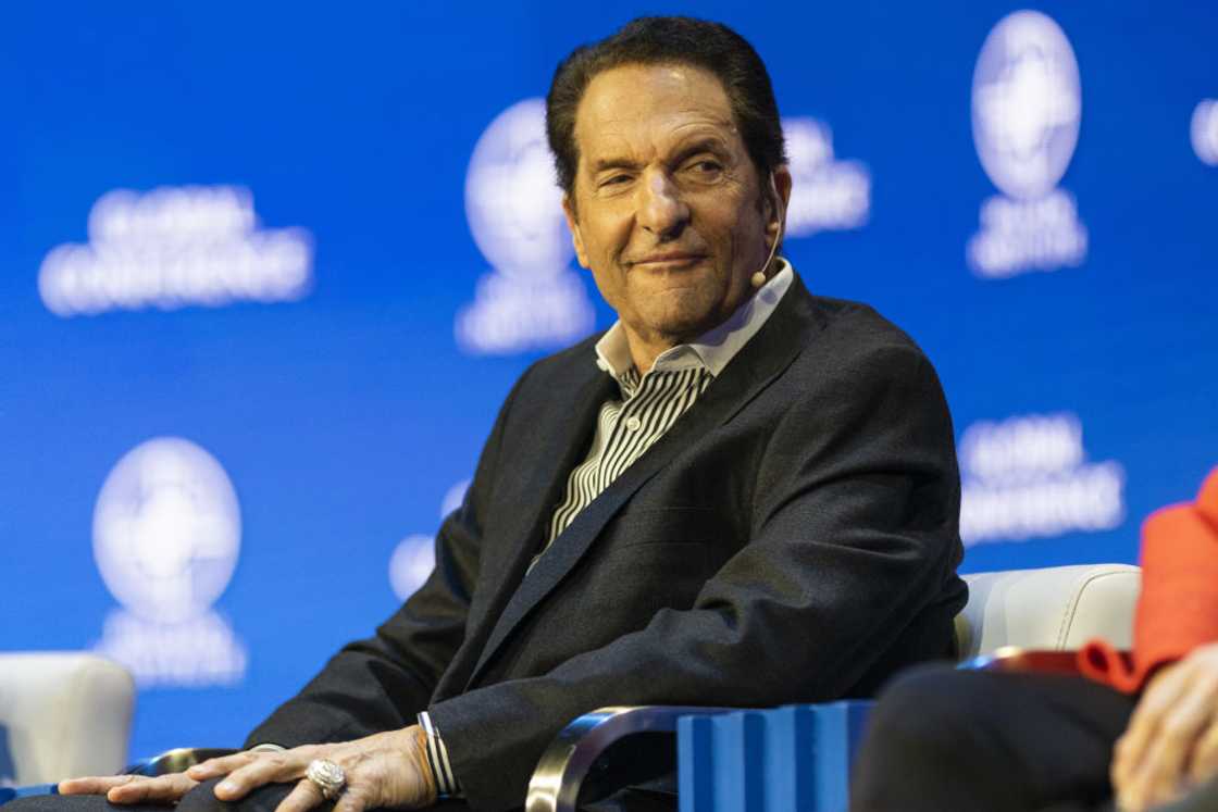 Peter Guber participates in a panel discussion Peter Guber participates in a panel discussion
