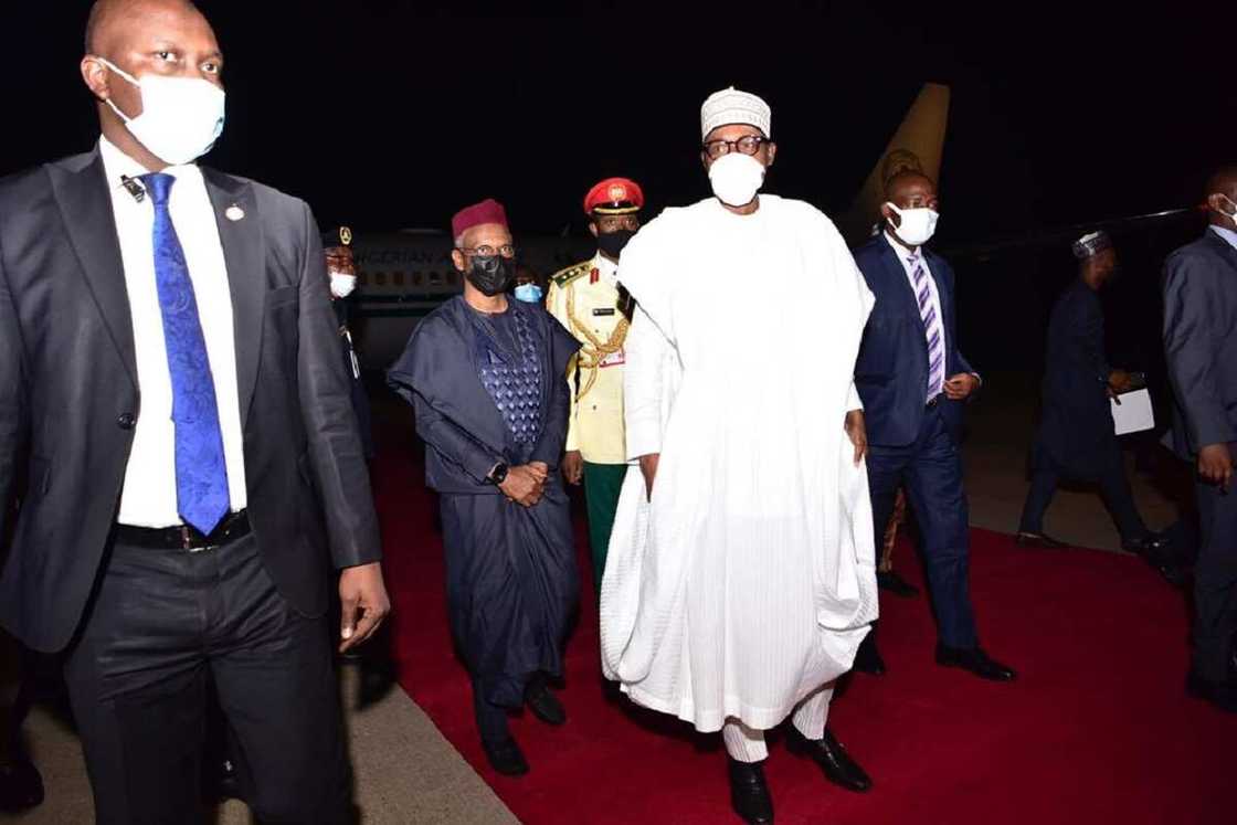 Yanzu-Yanzu: Buhari ya sauka a Kaduna bayan dawowa kai tsaye daga Gambiya Yanzu-Yanzu: Buhari ya sauka a Kaduna bayan dawowa kai tsaye daga Gambiya