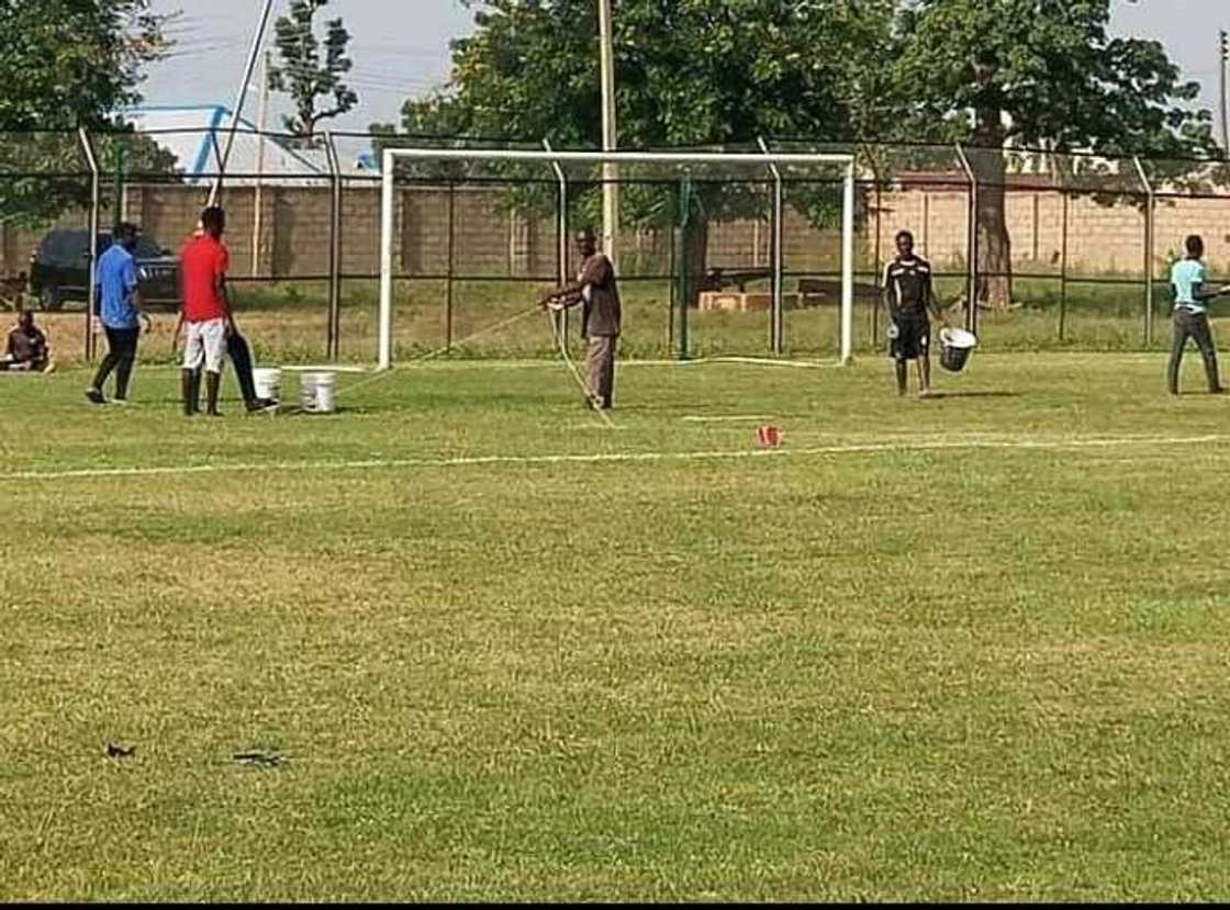Hotunan katafaren filin wasan kwallon kafa na Kahutu da Rarara ya gina Hotunan katafaren filin wasan kwallon kafa na Kahutu da Rarara ya gina