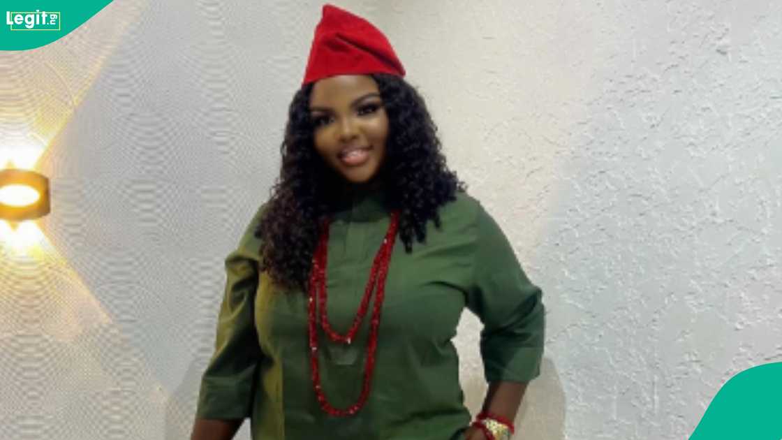 A little girl questions her mother over her father's death A little girl questions her mother over her father's death