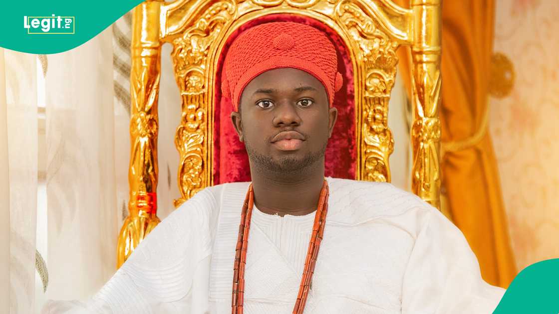 Oba Oloyede Adekoya Akinghare II has completed a university degree while serving his kingdom.