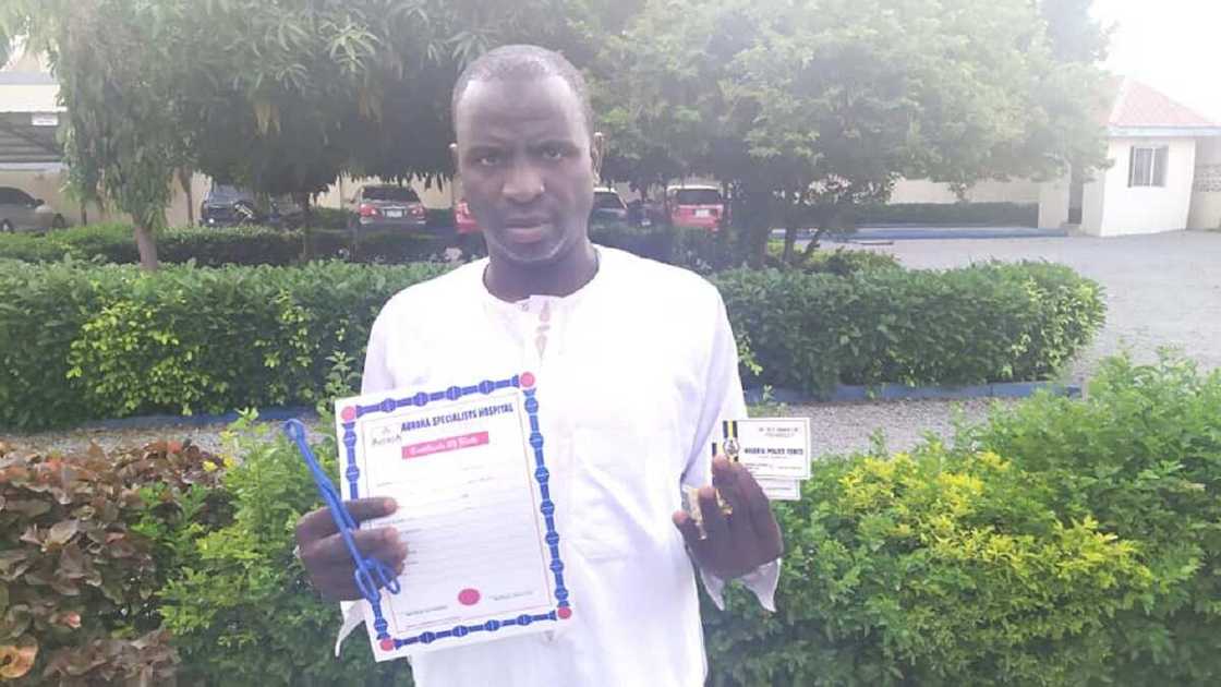 Hotunan mataimakin kwamishinan Ƴan Sanda na bogi da aka kama a cikin otel a Kano Hotunan mataimakin kwamishinan Ƴan Sanda na bogi da aka kama a cikin otel a Kano