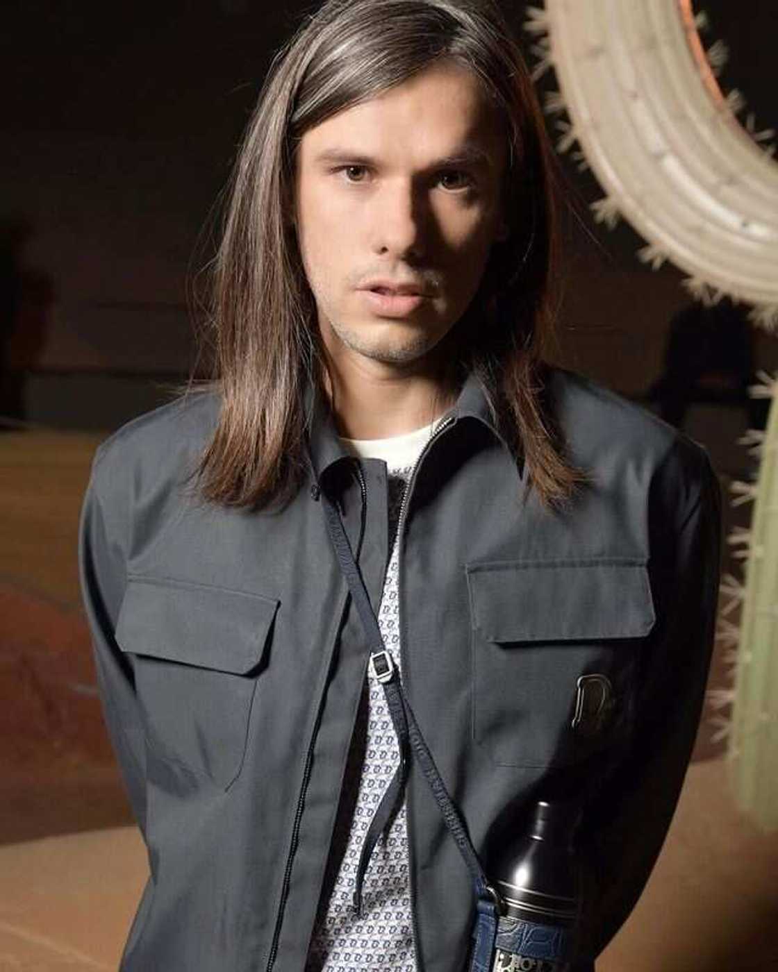 Orelsan et sa femme Hélya Randriambolaina : une vraie histoire d'amour Orelsan et sa femme Hélya Randriambolaina : une vraie histoire d'amour