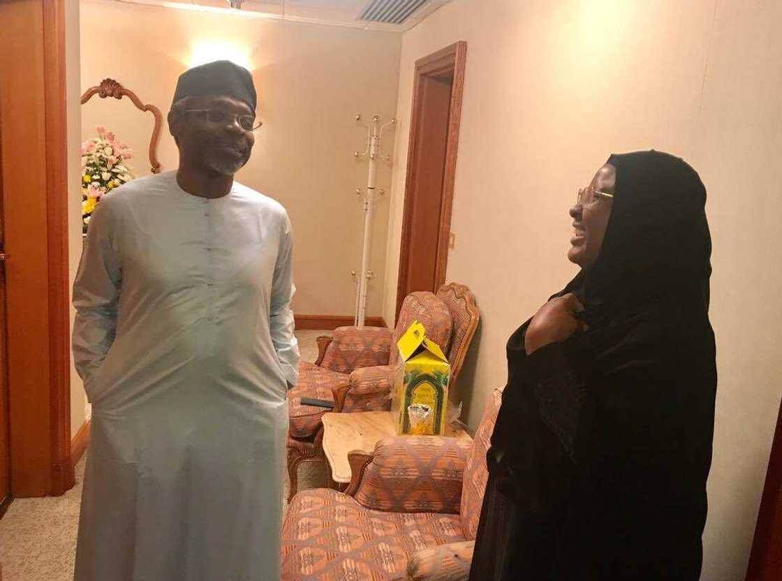 Gbajabiamila cikin raha da Aisha Buhari a Makkah