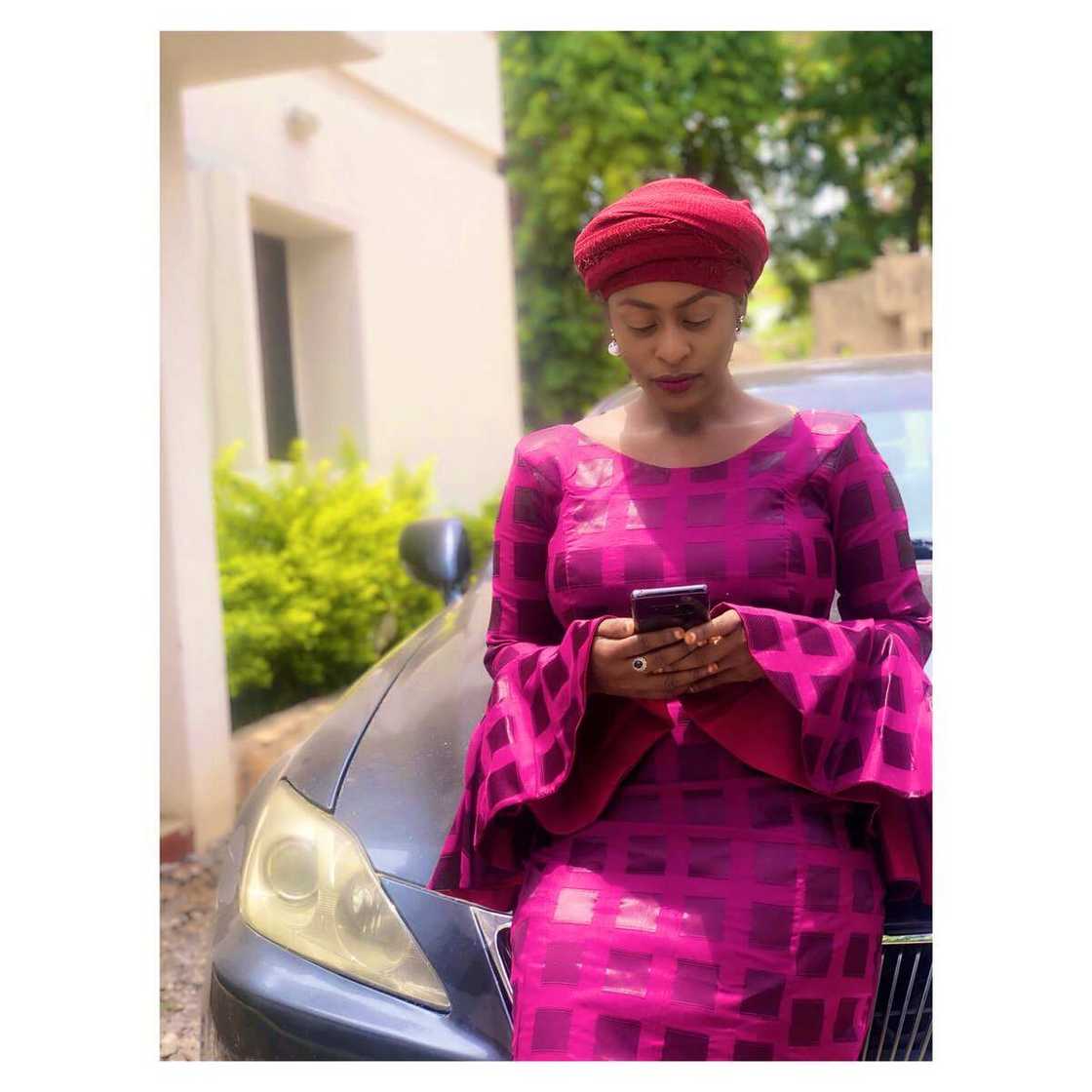 Jaruma Nafisa Abdullahi ta fitar da sabbin zafafan hotuna cikin sabon launi Jaruma Nafisa Abdullahi ta fitar da sabbin zafafan hotuna cikin sabon launi