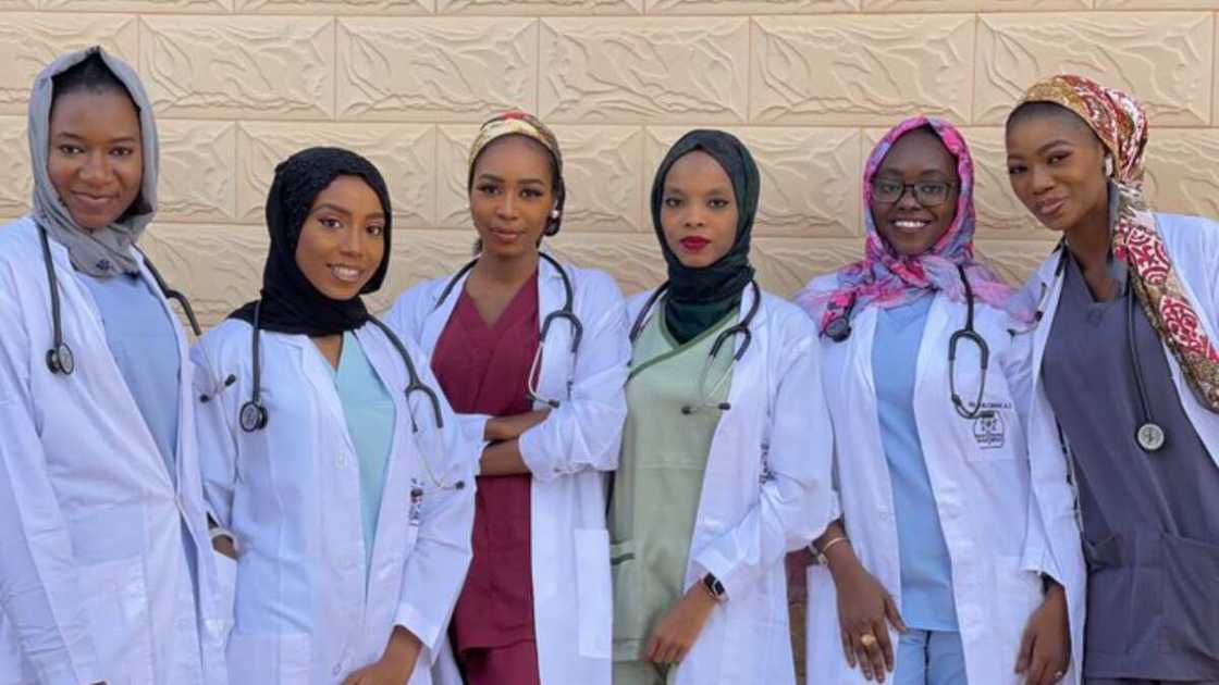 All girls squad: Nigerian lady and friends become doctors same day, shares beautiful photo All girls squad: Nigerian lady and friends become doctors same day, shares beautiful photo