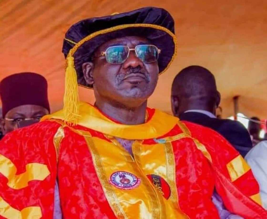 Buratai ya yi magana kan rashin tsaro Buratai ya yi magana kan rashin tsaro