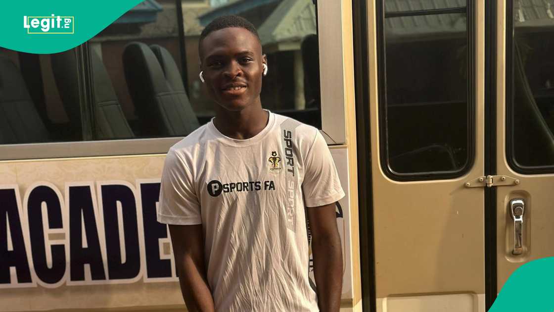 Joy as man graduates from UNILAG winning honours in sports and academics Joy as man graduates from UNILAG winning honours in sports and academics