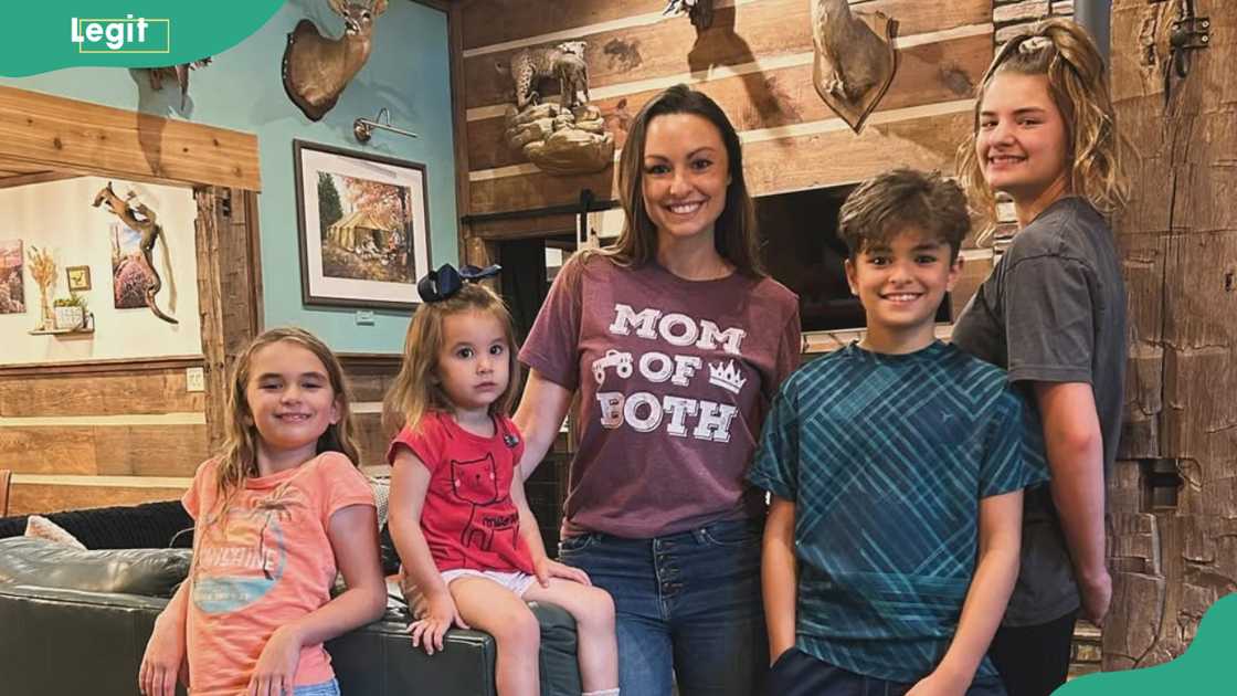 Nia celebrates Mother's Day with her children Nia celebrates Mother's Day with her children