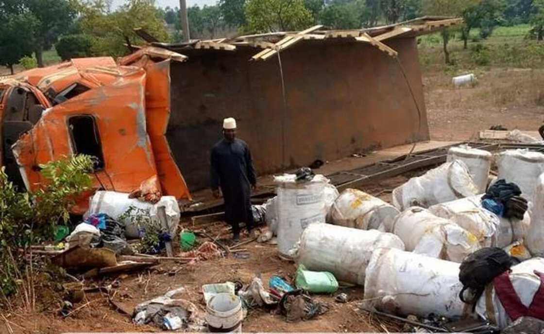 Rayyuka 19 Sun Salwanta, 34 Sun Jikkata Sakamakon Hatsarin Mota a Hanyar Kaduna zuwa Abuja Rayyuka 19 Sun Salwanta, 34 Sun Jikkata Sakamakon Hatsarin Mota a Hanyar Kaduna zuwa Abuja