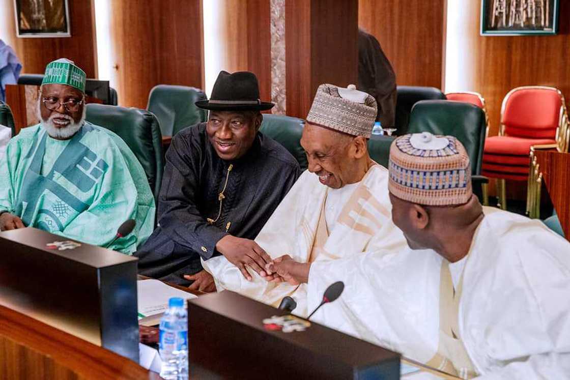 Yanzu-yanzu: Obasanjo, Jonathan, AbdulSalam, da sauransu sun halarci zaman shugabbanin Najeriya da Buhari ke jagoranta yanzu a Aso Villa Yanzu-yanzu: Obasanjo, Jonathan, AbdulSalam, da sauransu sun halarci zaman shugabbanin Najeriya da Buhari ke jagoranta yanzu a Aso Villa