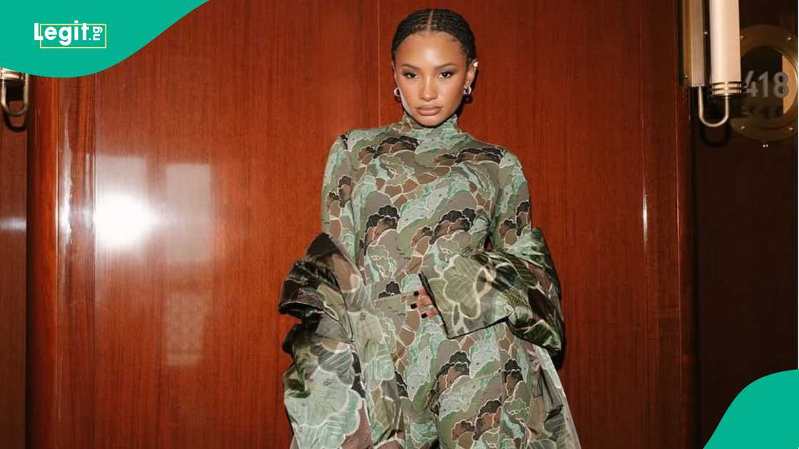 Temi Otedola takes off oyinbo man's hand Temi Otedola takes off oyinbo man's hand