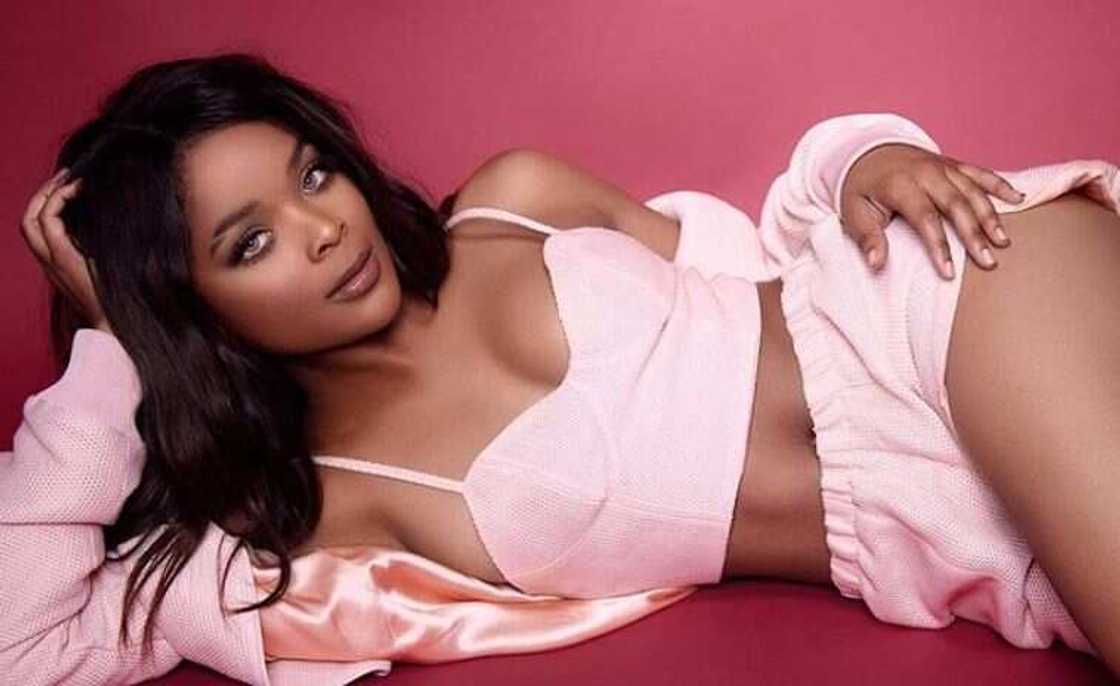 How old is Ajiona Alexus How old is Ajiona Alexus