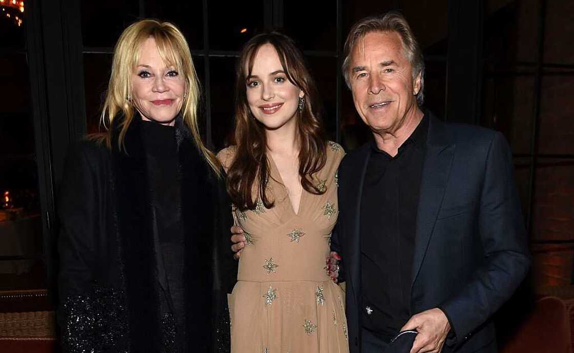 Melanie Griffith (L), Dakota Johnson (C), and Don Johnson (R) Melanie Griffith (L), Dakota Johnson (C), and Don Johnson (R)