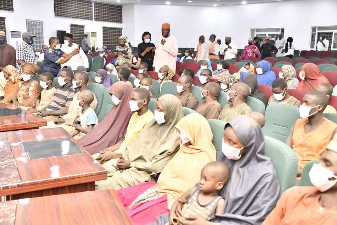 Cikin Hotuna: Gwamnan jihar Neja ya karbi fasinjoji 53 da suka kubuta daga hannun 'yan fashi Cikin Hotuna: Gwamnan jihar Neja ya karbi fasinjoji 53 da suka kubuta daga hannun 'yan fashi