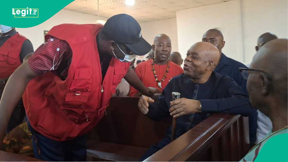 EFCC ta yi magana da ta gurfanar da tsohon gwamnan Abia kan zargin almundahanar N47bn EFCC ta yi magana da ta gurfanar da tsohon gwamnan Abia kan zargin almundahanar N47bn