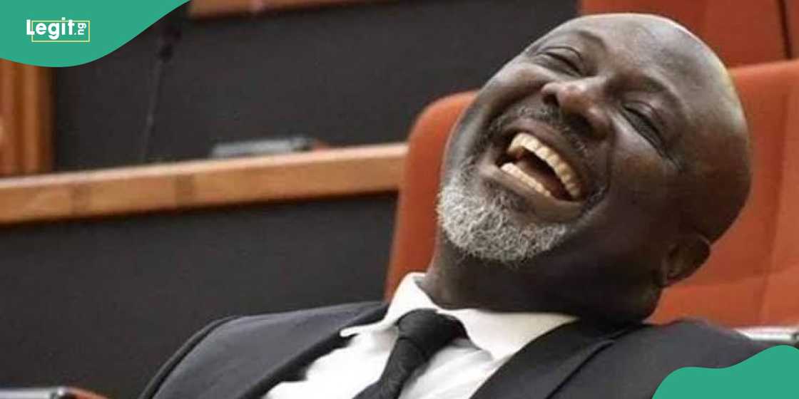What Melaye did to Tinubu’s supporter who begged for money What Melaye did to Tinubu’s supporter who begged for money