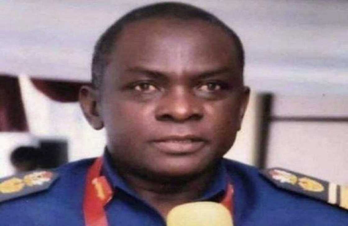 Da Duminsa: 'Yan bindige sun kashe babban soja, AVM Muhammad Maisaka a gidansa da ke Kaduna Da Duminsa: 'Yan bindige sun kashe babban soja, AVM Muhammad Maisaka a gidansa da ke Kaduna