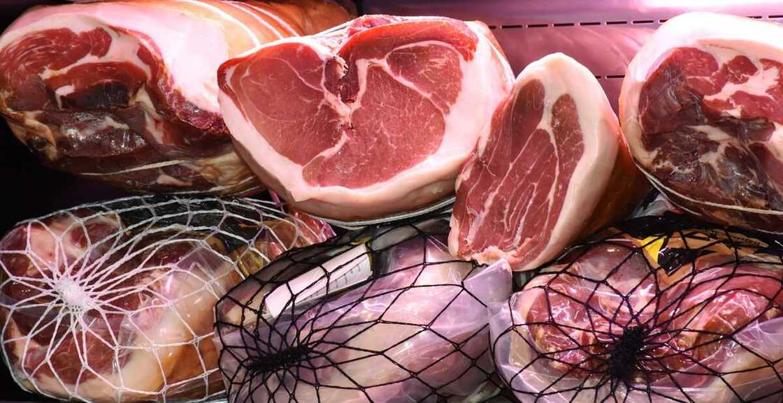 Brisket bone or biscuit bone? Definition and pronunciation Brisket bone or biscuit bone? Definition and pronunciation