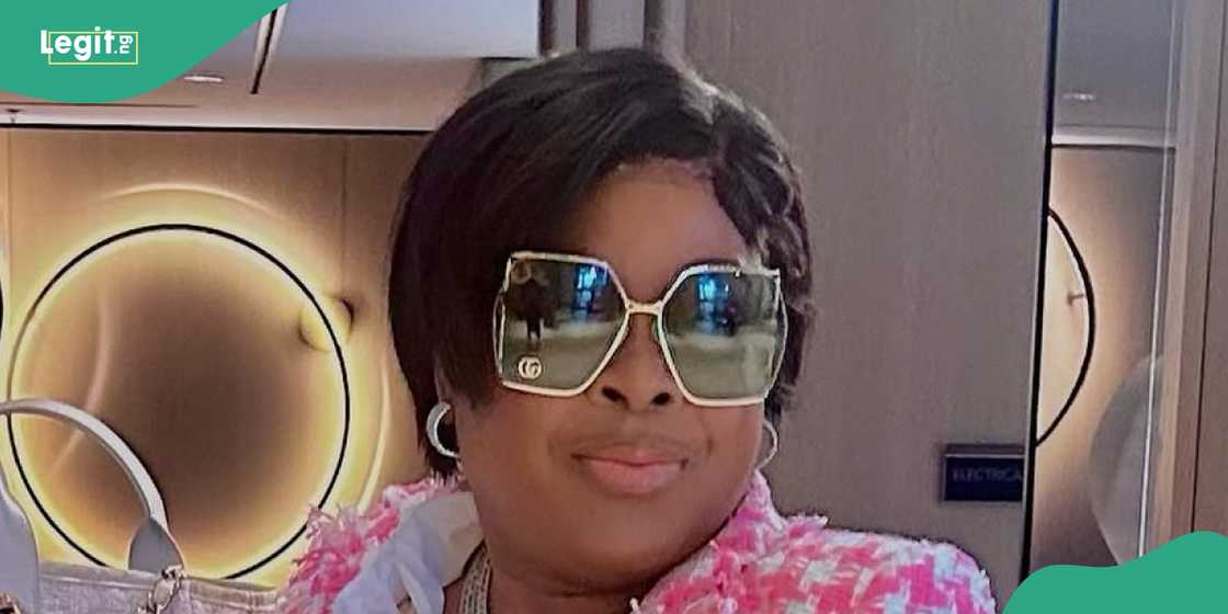 Fans praise Toyin Abraham's sister over her video. Fans praise Toyin Abraham's sister over her video.
