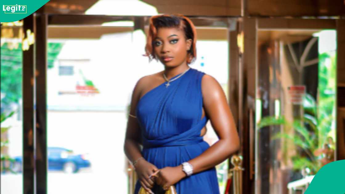 A lady displays the huge amiunt of money she saved